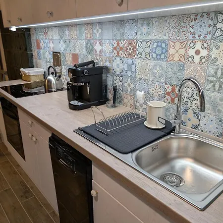 A Bejárat * Balatonhenye