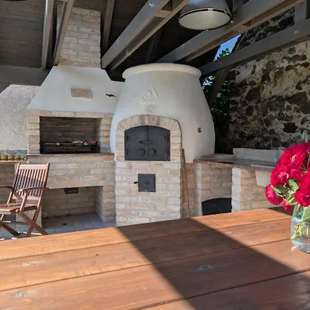 A Bejárat Apartman *